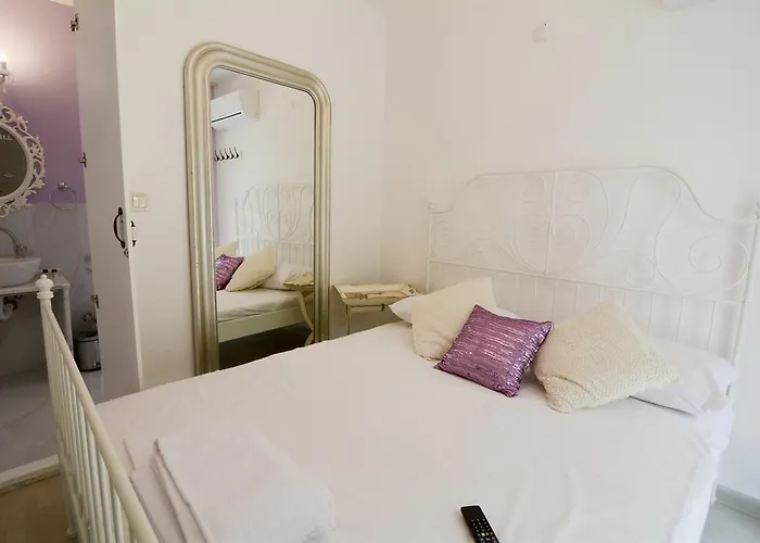 Kiraz Cicegi Butik Akyaka (Mugla)